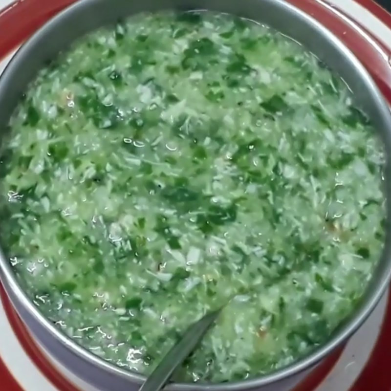 Cháo cua biển nấu với rau mồng tơi thanh mát, dễ tiêu cho trẻ