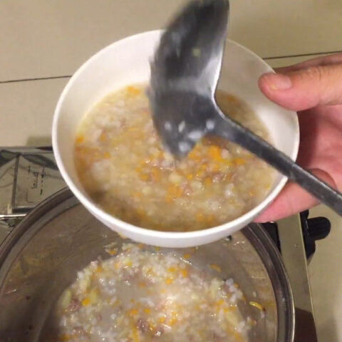 Cháo thịt bò khoai tây sau khi nêm nếm