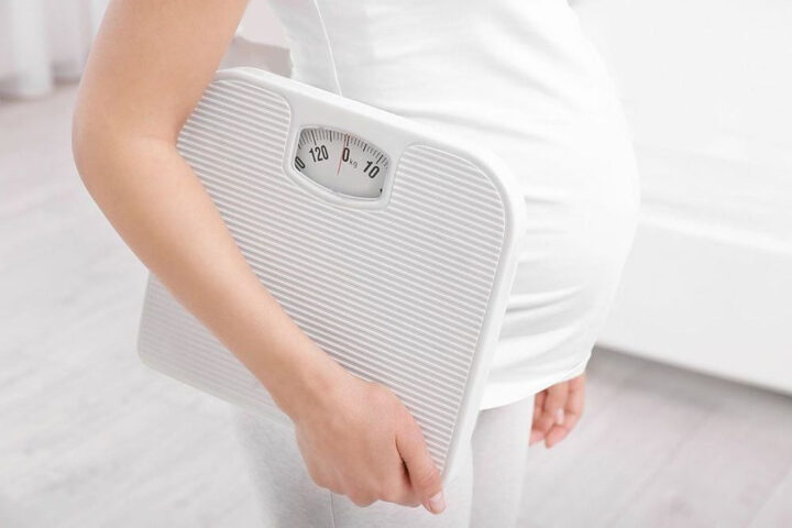 Chế độ ăn uống cân bằng giúp bà bầu kiểm soát cân nặng và con tăng cân hợp lý