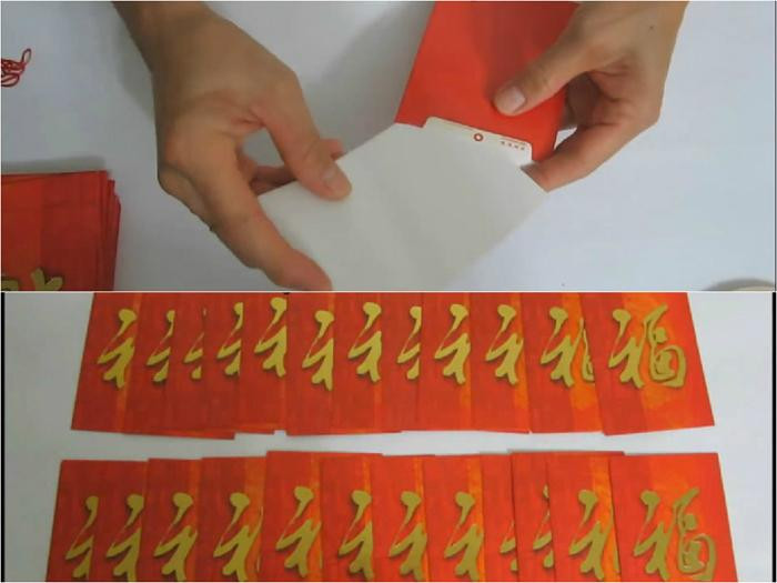 Chèn bìa cứng vào phong bao lì xì, bước đầu tiên trong cách làm phong bao lì xì hình lồng đèn