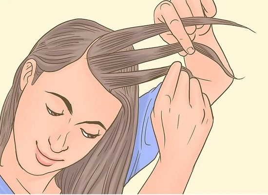 Chia ba lọn tóc ban đầu để thực hiện cách tết tóc cho bé gái tóc ngang vai kiểu Pháp