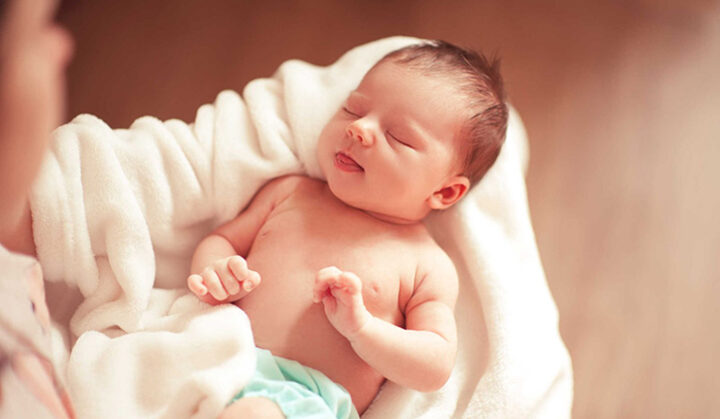 Thay đổi tư thế bú sữa giúp chỉnh hình đầu cho trẻ