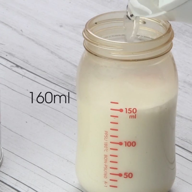 Chuẩn bị sữa cho công thức cháo bánh mì sữa bột dinh dưỡng