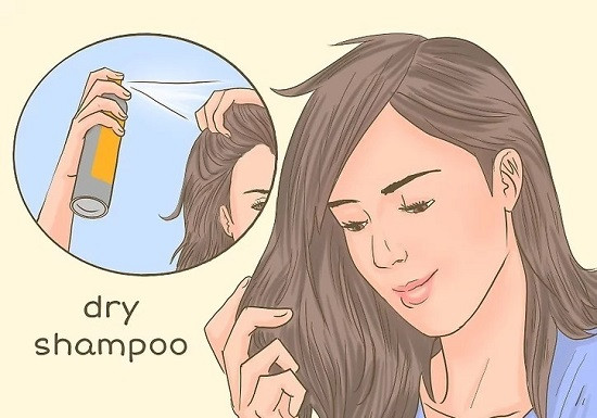 Chuẩn bị tóc cho bé gái trước khi tết tóc kiểu Pháp cơ bản