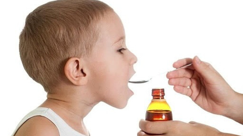 Có thể dùng siro trị ho từ thảo dược giúp giảm ho cho trẻ