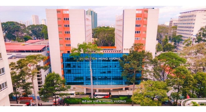 Cổng chính Bệnh viện Hùng Vương Hồ Chí Minh, nơi cung cấp dịch vụ sản phụ khoa hàng đầu