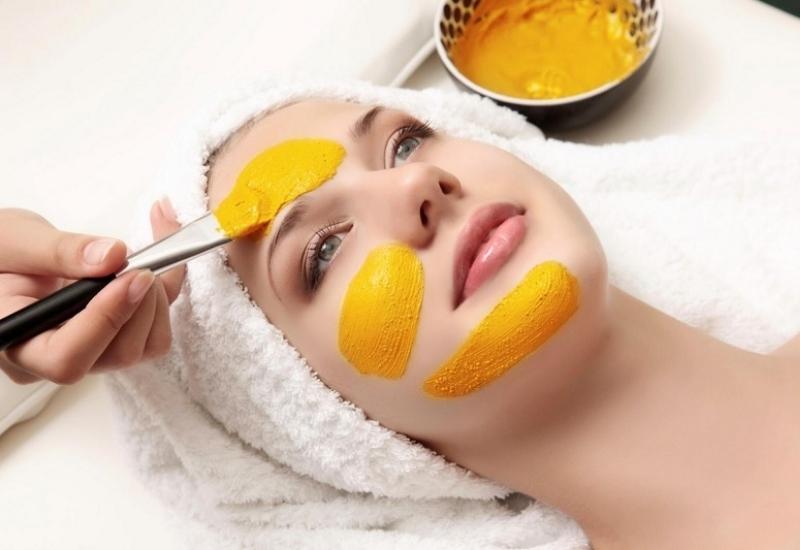Lợi ích và cách làm trắng da bằng tinh bột nghệ hiệu quả