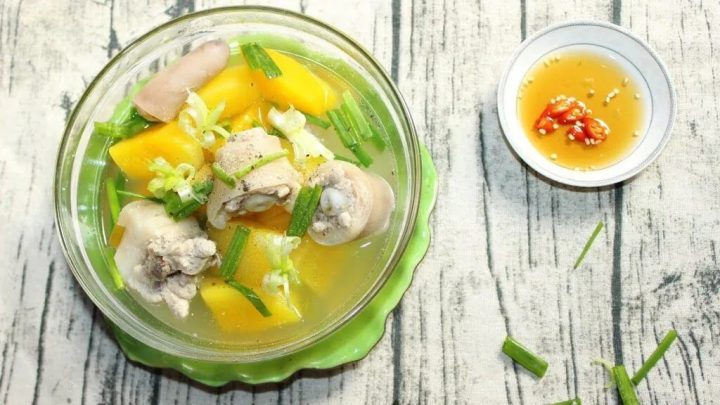 công thức món canh lợi sữa cho bà đẻ từ chân giò và đu đủ xanh