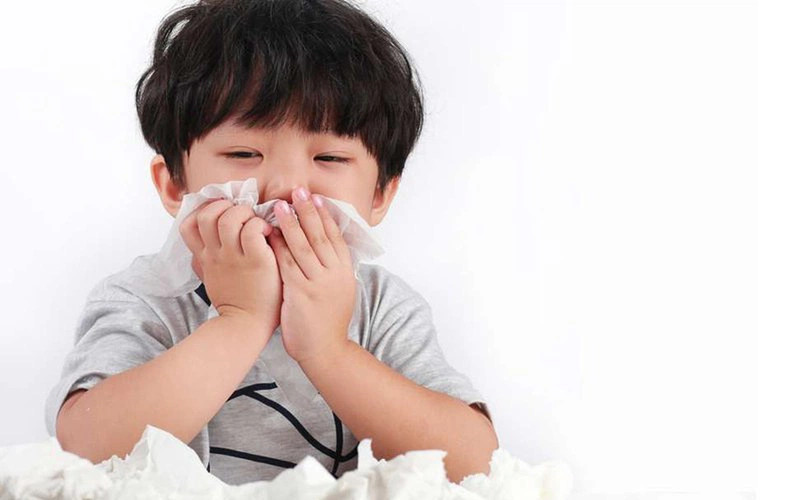 Bé Bị Sốt Ho Sổ Mũi Mắt Đổ Ghèn: Hiểu Rõ, Xử Lý Và Phòng Ngừa