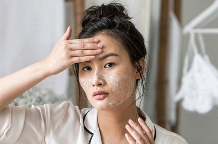Da thường có thể tẩy tế bào chết da mặt khoảng 2 lần/tuần