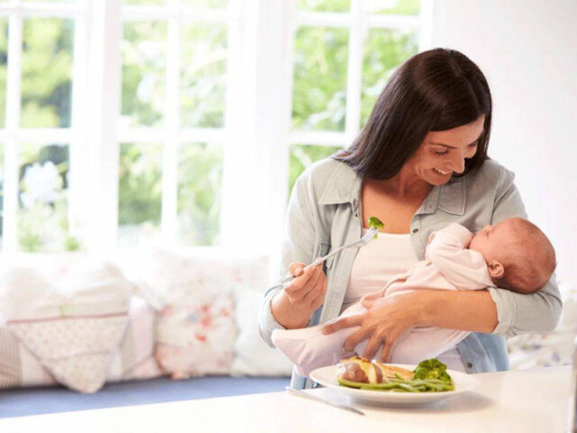 Đảm bảo bữa sáng cho mẹ sau sinh có đầy đủ dưỡng chất và dễ tiêu hóa