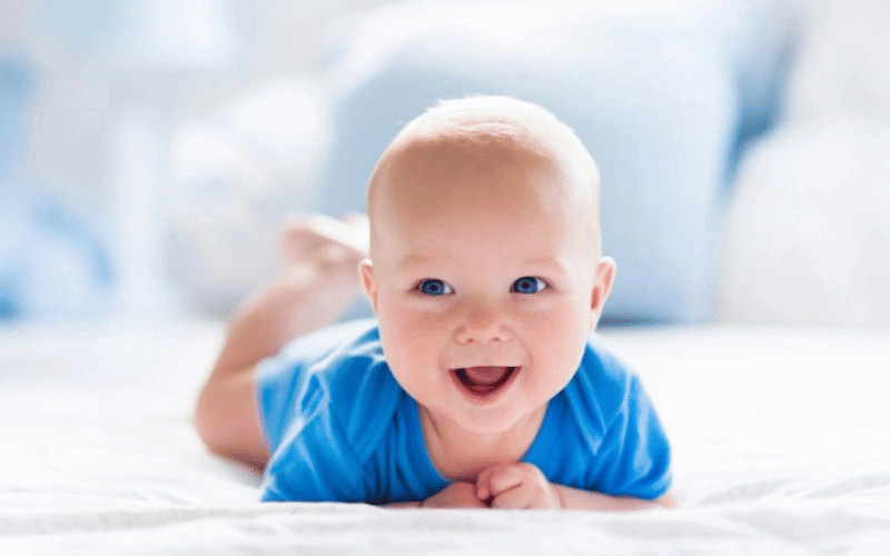 Dấu hiệu nhận biết tầm nhìn của trẻ sơ sinh đang phát triển bình thường