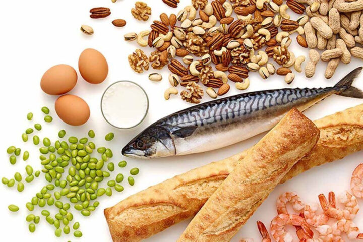 Dấu hiệu trẻ sơ sinh bị dị ứng và mẹ đang cho bé ăn dặm
