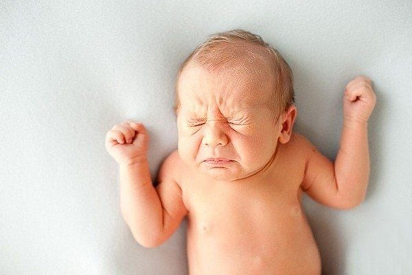 Dấu hiệu trẻ xì hơi nhiều do khó tiêu, giúp mẹ nhận biết trẻ hợp sữa hay không
