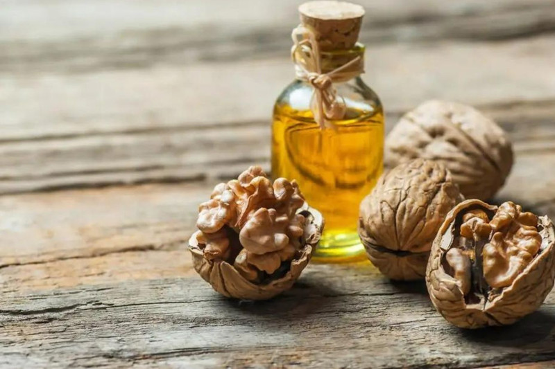 Dầu óc chó có hương vị nồng đặc trưng với hàm lượng calo cao