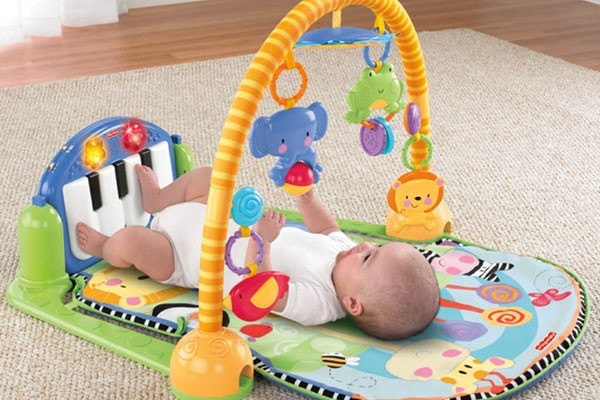Đệm ngủ thông minh là quà đầy tháng cho bé trai hiện đại