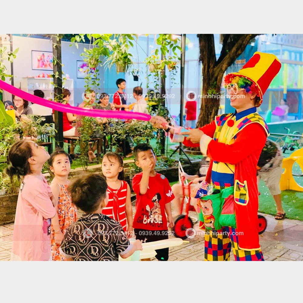 Dịch vụ thuê chú hề tạo hình bong bóng nghệ thuật
