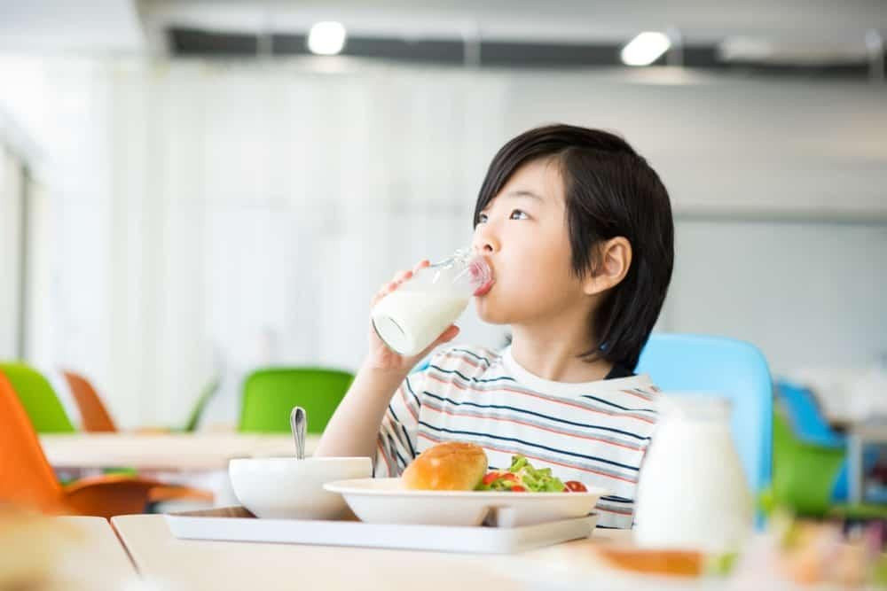 Dinh dưỡng ảnh hưởng lớn đến cân nặng chiều cao bé gái