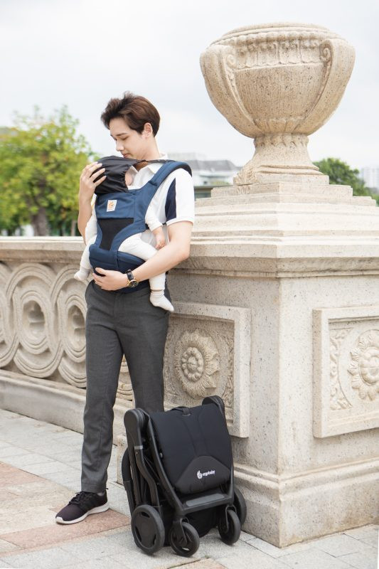 Địu em bé có bệ ngồi Ergobaby dễ dàng vệ sinh