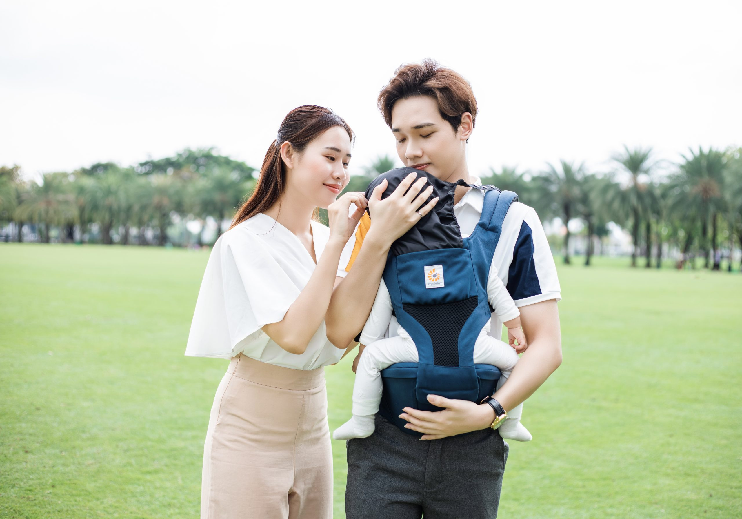 Địu em bé có bệ ngồi Ergobaby với dây đai chắc chắn