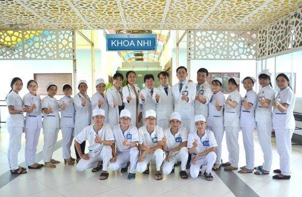 Đội ngũ y bác sĩ chuyên nghiệp và tận tâm tại phòng khám Phúc An Nhơn Trạch
