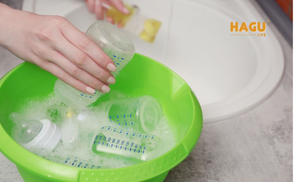 Dụng cụ vệ sinh bình sữa chuyên dụng cùng nước rửa bình sữa nào tốt