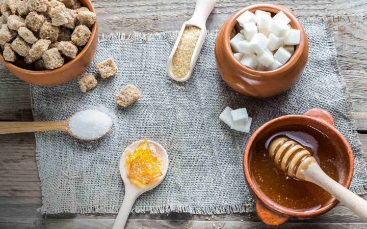 Đường và mật ong là hai nguyên liệu triệt lông nách vô cùng hiệu quả