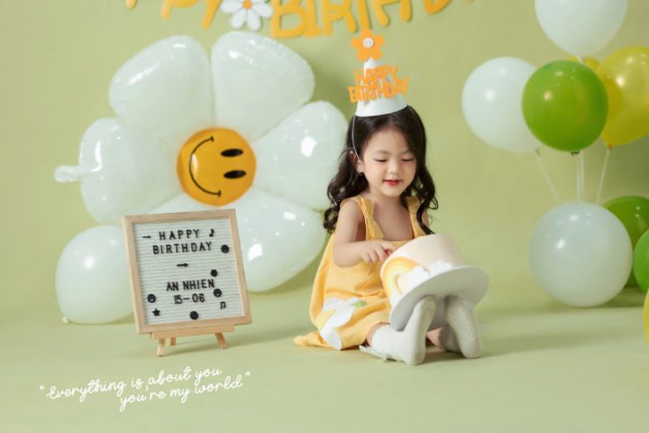 Chúc Mừng Sinh Nhật Em Bé: Gửi Trọn Yêu Thương và Ươm Mầm Tương Lai