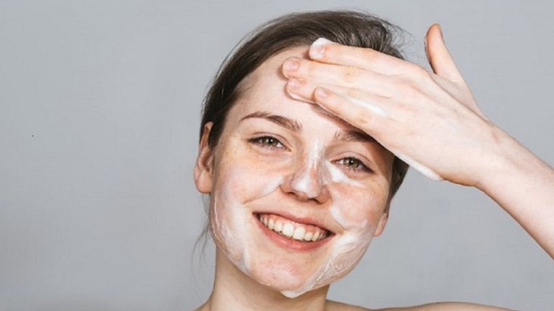 Giải đáp câu hỏi rửa mặt bao lâu là đủ theo lời khuyên chuyên gia da liễu