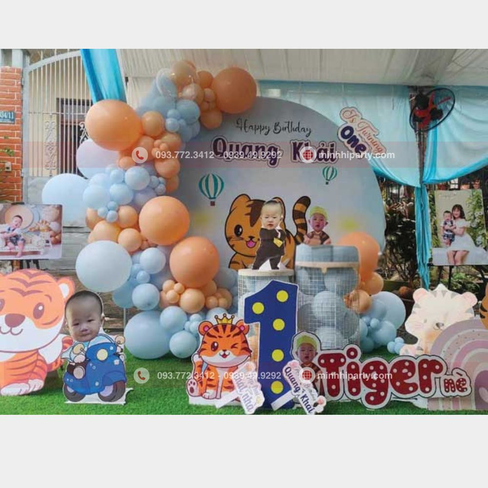 Góc chụp hình đẹp dành cho khách mời với chủ đề trang trí thôi nôi cho bé trai