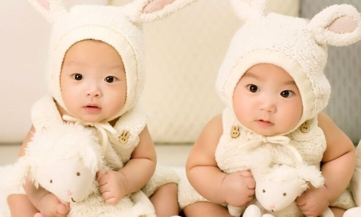 Đặt Tên Sinh Đôi Cho Bé Gái: Gợi Ý Hay và Ý Nghĩa Nhất