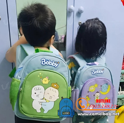 Hình ảnh balo Bobby với thiết kế hiện đại, quà tặng từ công ty sản xuất bỉm Bobby