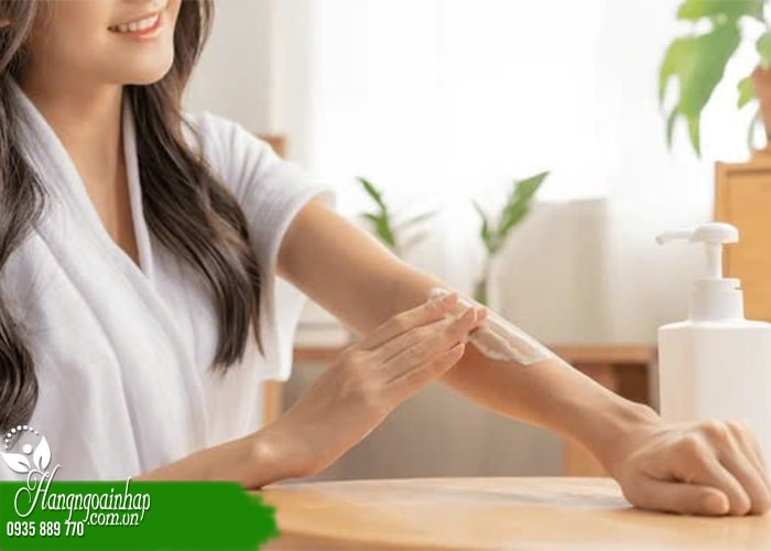 Hình ảnh các sản phẩm kem dưỡng ẩm body cho da khô giúp da mềm mại, ngăn ngừa bong tróc.
