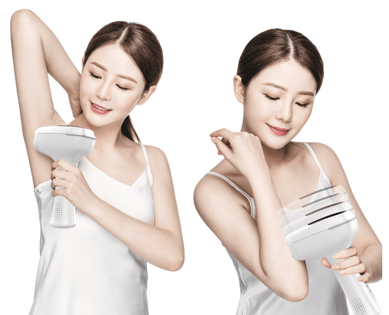 Hình ảnh cận cảnh một máy triệt lông mini đang hoạt động, phát ra ánh sáng xung cường độ cao (IPL), minh họa công nghệ triệt lông tiên tiến.