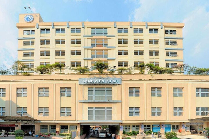 Hình ảnh chung về quy trình bấm lỗ tai cho bé an toàn và nhanh chóng