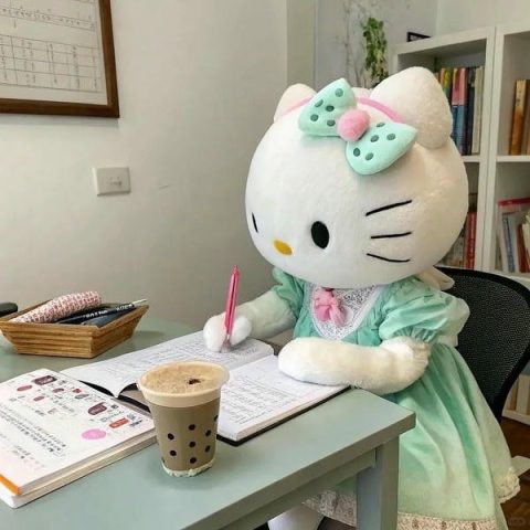 Hình ảnh Hello Kitty dễ thương với nơ đỏ truyền thống, biểu tượng của sự hồn nhiên.