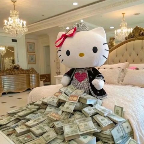 Hình ảnh Hello Kitty dễ thương với nhiều sắc thái biểu cảm, thể hiện sự đa dạng.