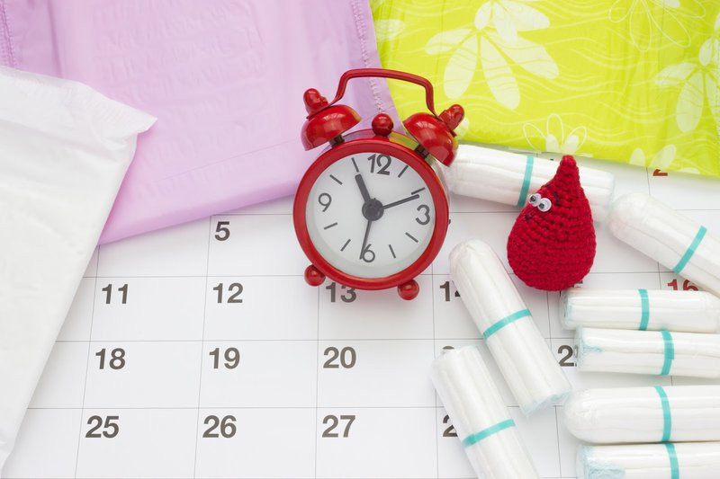 Hình ảnh phụ nữ cần vệ sinh đúng cách trong ngày đèn đỏ để tránh vi khuẩn gây bệnh