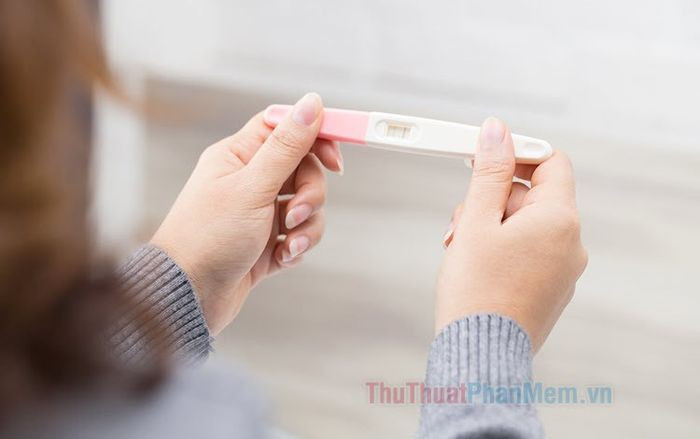 Hình ảnh que thử thai hai vạch: Dấu hiệu, ý nghĩa và hướng dẫn chi tiết