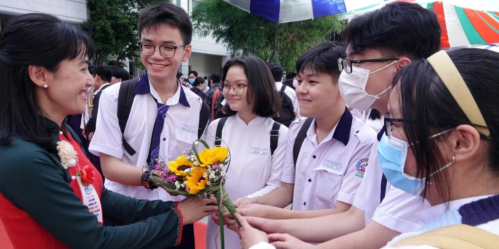 Lời chúc 20 11 cho thầy cô: Ngàn lời tri ân sâu sắc nhất