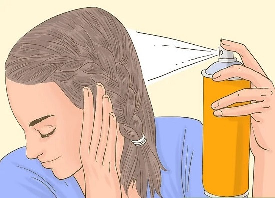 Hoàn thiện kiểu tết tóc Pháp cho bé gái tóc ngang vai với keo xịt tóc
