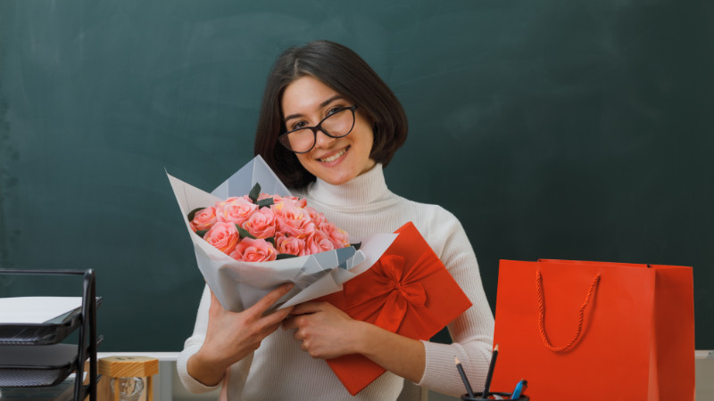 Học sinh chia sẻ những lời chúc 20/11 cho cô giáo ngắn gọn nhưng đầy hài hước, tạo không khí vui vẻ