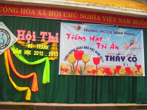 Học sinh tiểu học vẽ tranh 20/11 tri ân thầy cô