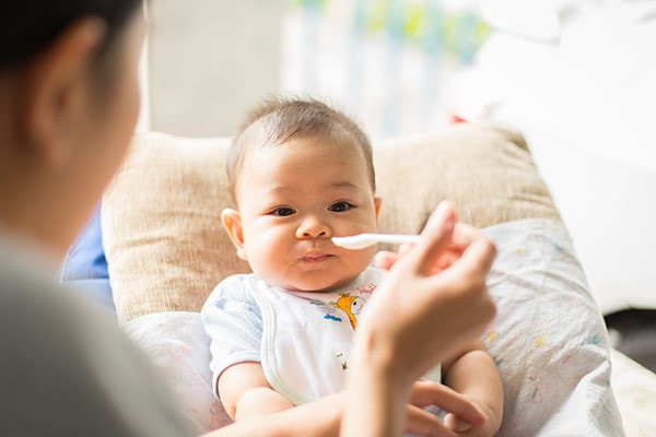 Hướng dẫn ăn sữa chua bao nhiêu là đủ cho bé theo độ tuổi phát triển