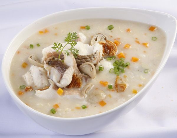 Nấm rơm tươi sạch chuẩn bị cho cách nấu cháo cá chẽm cho bé