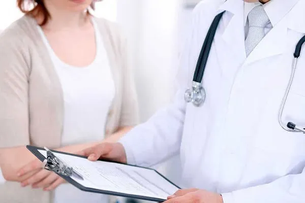 Phụ nữ thăm khám tại phòng khám phụ khoa uy tín ở Bắc Ninh