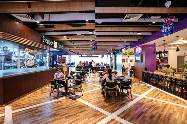 Khu vui chơi trẻ em hiện đại tại Food Court, trung tâm thương mại lớn ở Đà Nẵng, phục vụ thực khách tìm kiếm quán nhậu có khu vui chơi trẻ em Đà Nẵng