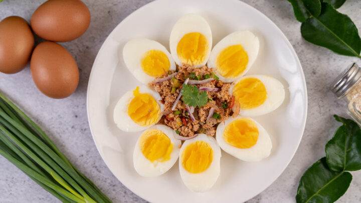 Kiểm soát lượng trứng và sữa tiêu thụ để đảm bảo sức khỏe tối ưu, tránh lo lắng ăn trứng uống sữa có sao không