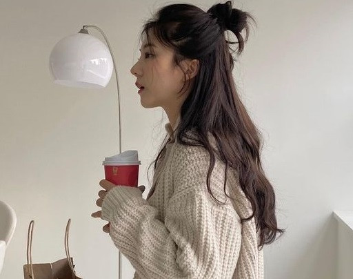 Kiểu buộc tóc nửa đầu củ tỏi cao cho tóc dài