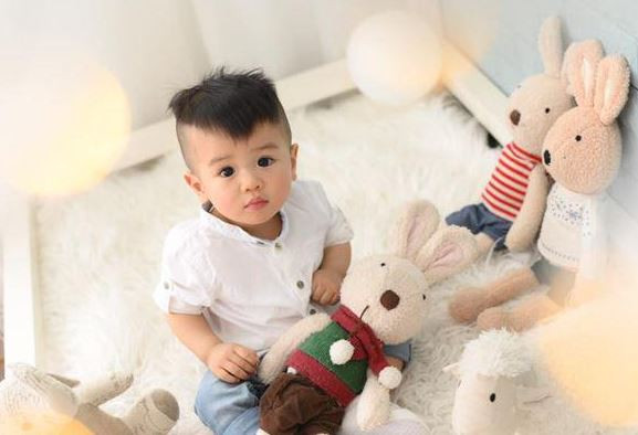 Kiểu tóc mái ngố dễ thương cho bé trai 1-2 tuổi